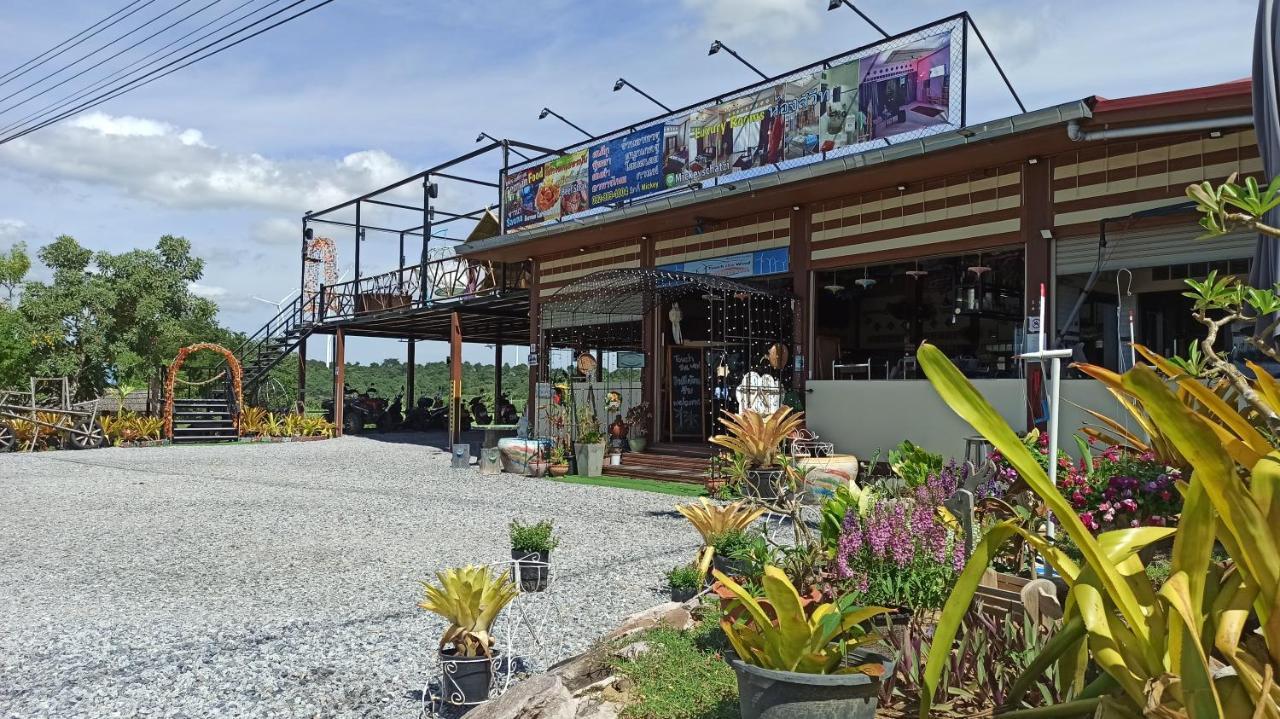 Hotel Touch The Wind Chaiyaphum Esterno foto